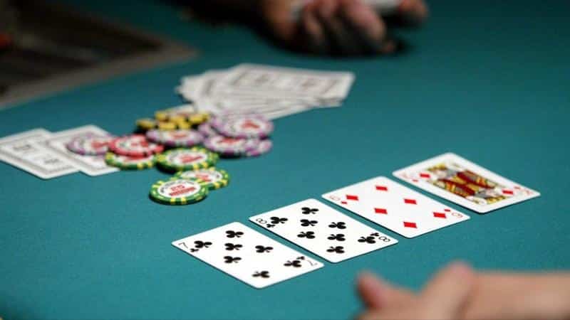 Kinh nghiệm chơi poker dựa vào kỹ năng hay đỏ đen?